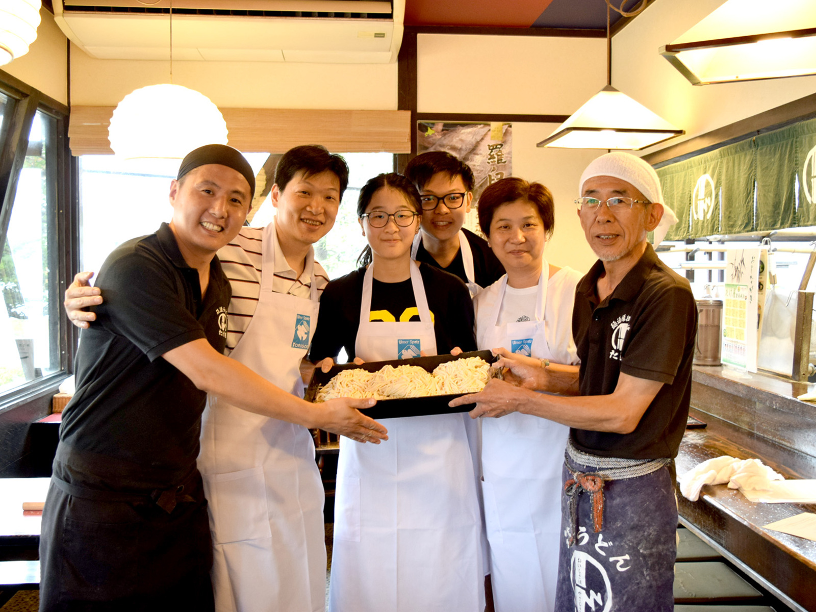 手打ちうどん体験　～香港からのお客様が来られました～