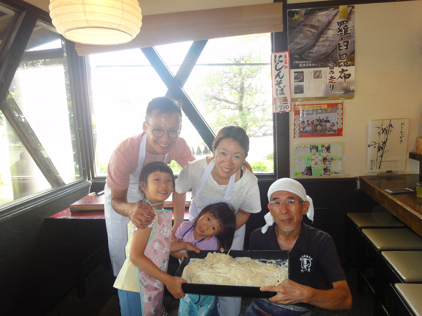 手打ちうどん体験　～香港からのお客様が来られました～