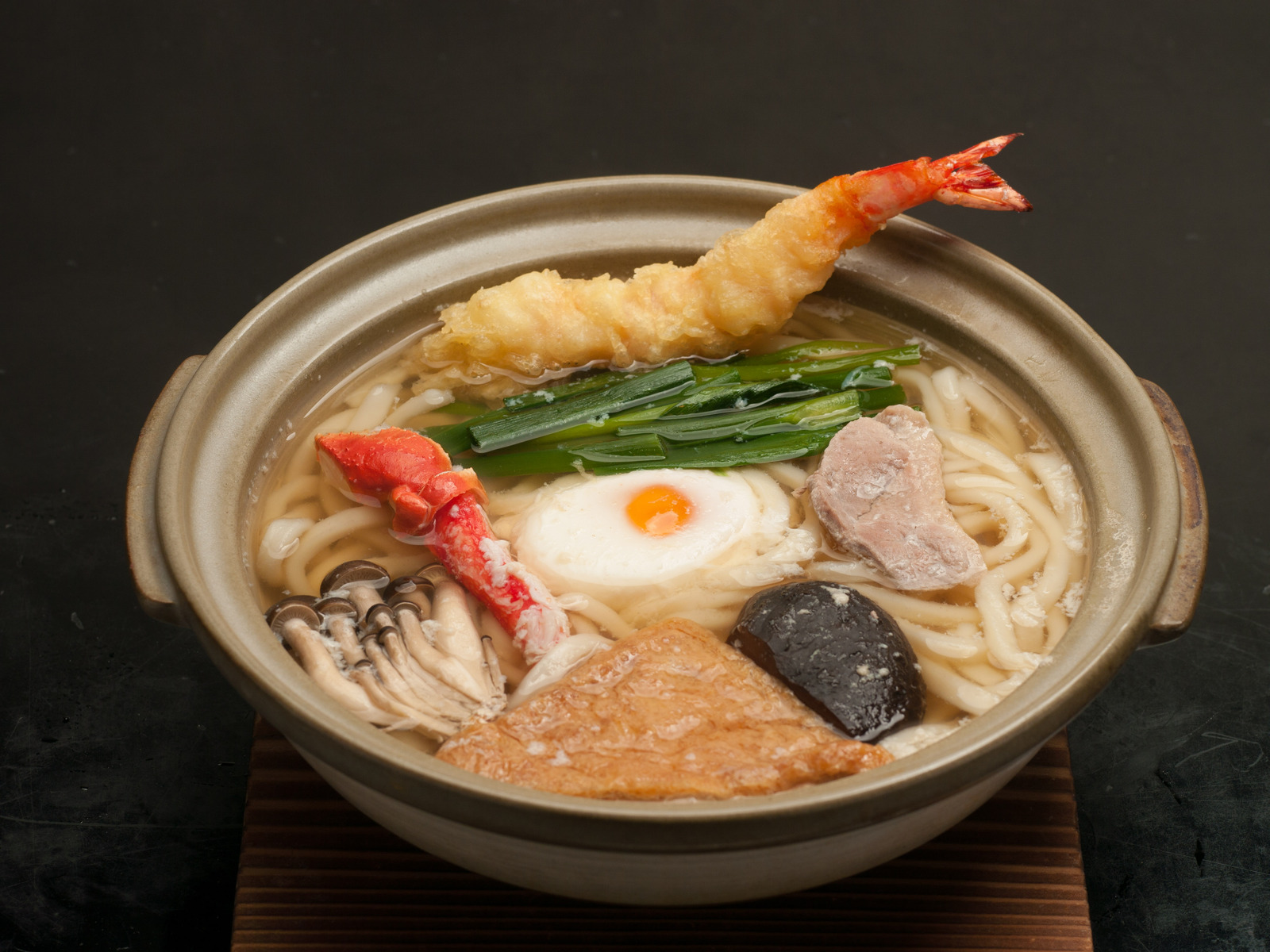 明日10月1日から【鍋焼きうどん】【味噌煮込みうどん】始めます