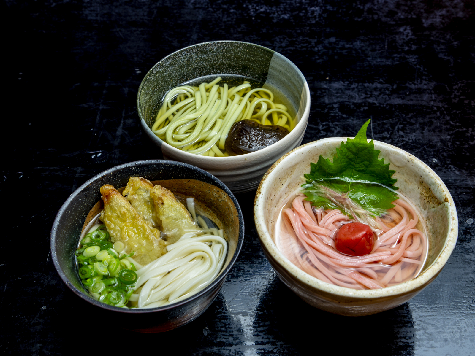 濃縮ダシsiroを使った三色うどんの調理例