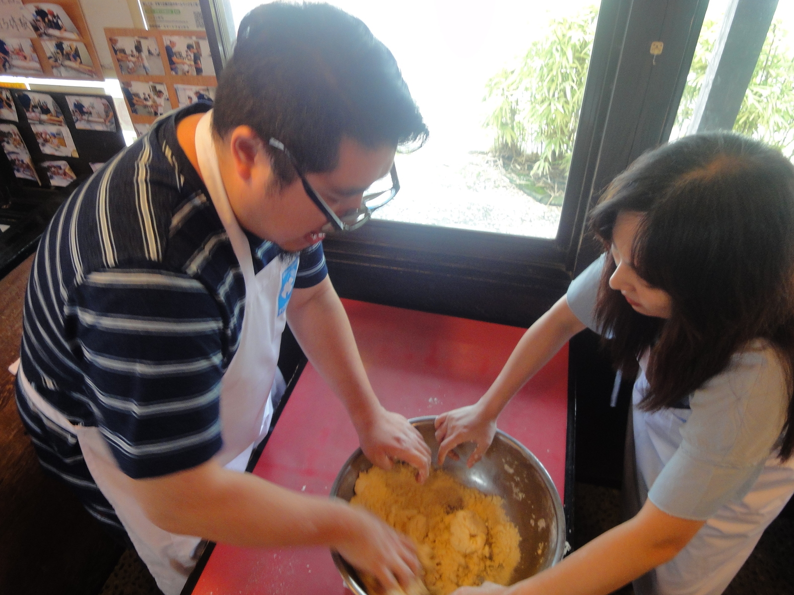 お父さんお母さんの共同作業